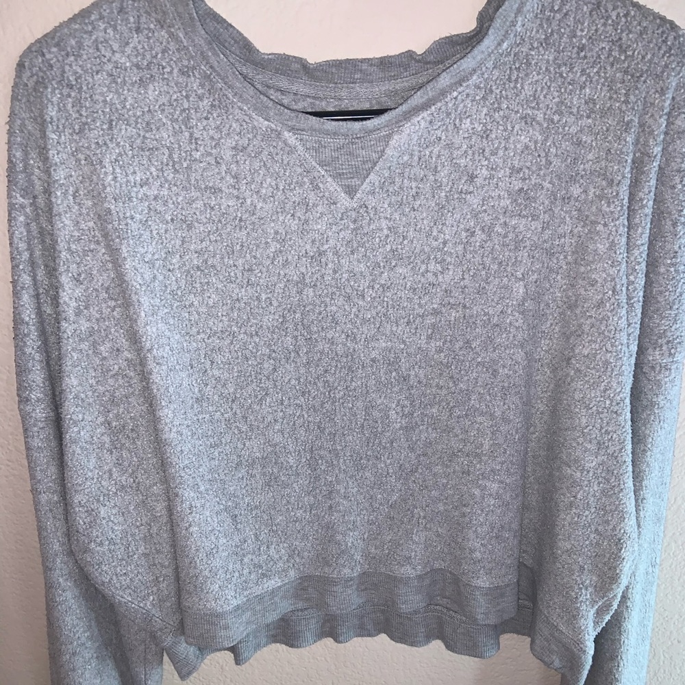 Grey long sleeve crop top
